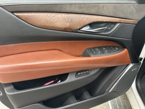 Used 2017 Cadillac Escalade ESV Premium Luxury image 13