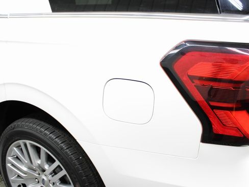 Used 2024 Ford Expedition Platinum image 49