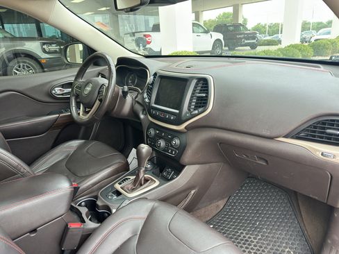 Used 2014 Jeep Cherokee Trailhawk w/ Technology Group AWD/4WD image 29