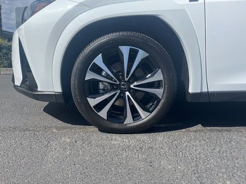 New 2026 Lexus UX 300h AWD image 28