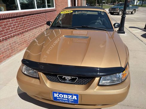 Used 2000 Ford Mustang GT RWD image 4
