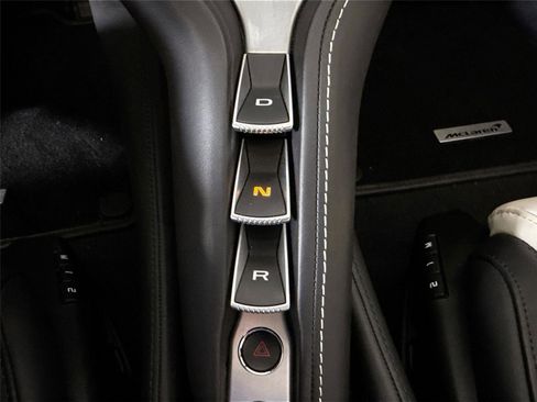 Used 2024 McLaren 750S Spider image 18