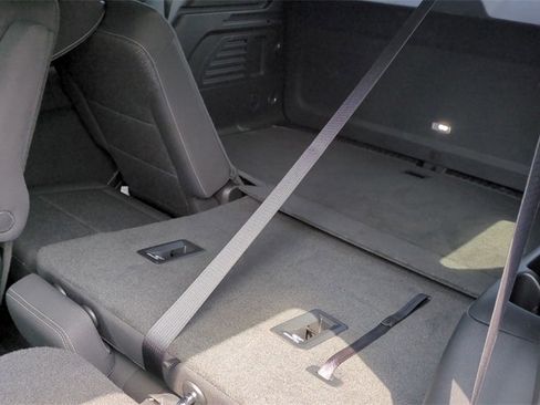 Used 2025 Chevrolet Traverse LT image 23