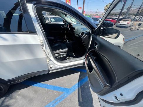 Used 2019 Jeep Compass Trailhawk AWD/4WD image 12