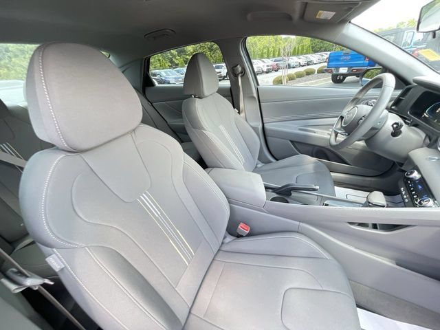 Used 2025 Hyundai Elantra Sport FWD image 34