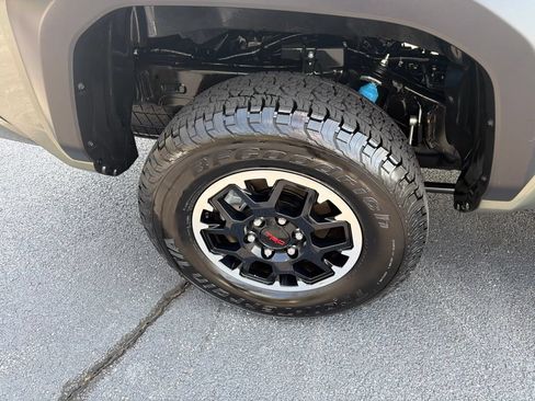 Used 2024 Toyota Tacoma TRD Off-Road AWD/4WD image 10