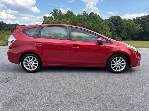 Used 2014 Toyota Prius V Five FWD image 6