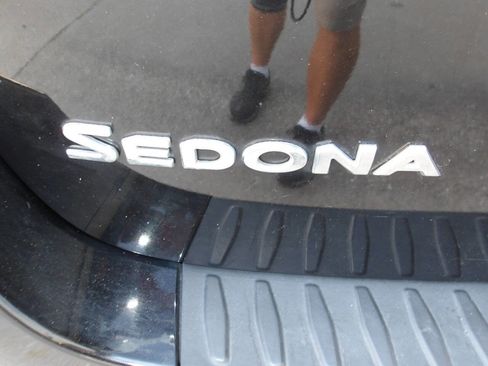 Used 2017 Kia Sedona LX w/ LX Essentials Premium Package image 38