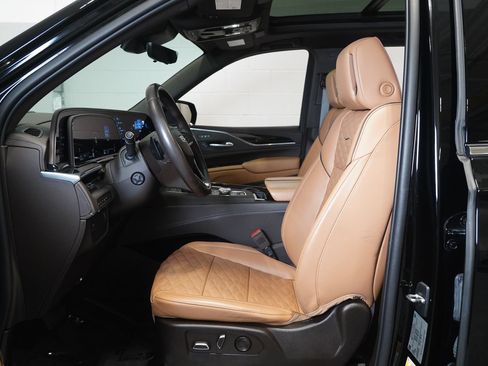Used 2022 Cadillac Escalade Premium Luxury AWD/4WD image 11
