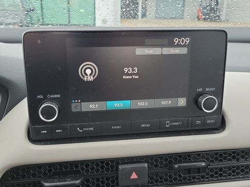 Used 2025 Honda HR-V LX image 23