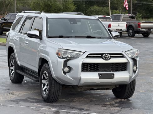 Used 2020 Toyota 4Runner SR5 AWD/4WD image 3