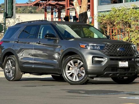 Certified 2022 Ford Explorer XLT w/ Equipment Group 202A image 2