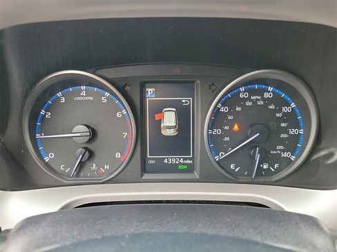 Used 2018 Toyota RAV4 XLE image 22