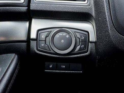 Used 2018 Ford Explorer XLT w/ XLT Appearance Package image 28