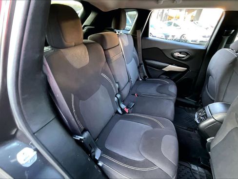 Used 2017 Jeep Cherokee Latitude w/ Safety/Convenience Group image 18