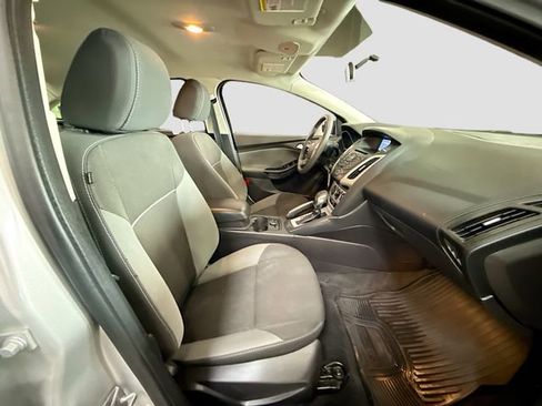 Used 2014 Ford Focus SE w/ SE Winter Package image 26