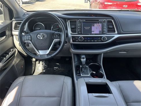 Used 2016 Toyota Highlander Limited image 25