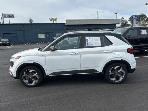 Used 2025 Hyundai Venue Limited image 8