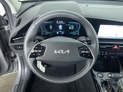 Used 2023 Kia Niro SX Touring FWD image 27