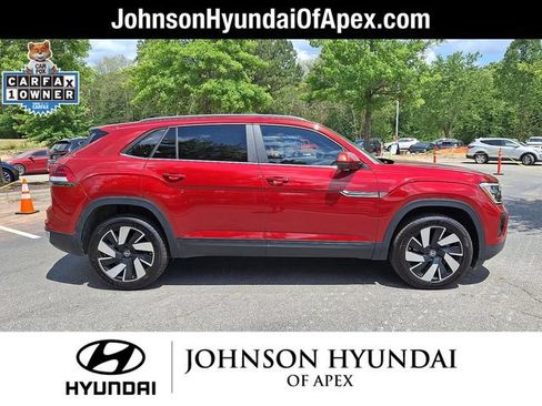Used 2024 Volkswagen Atlas Cross Sport SE w/ Panoramic Sunroof Package FWD image 29