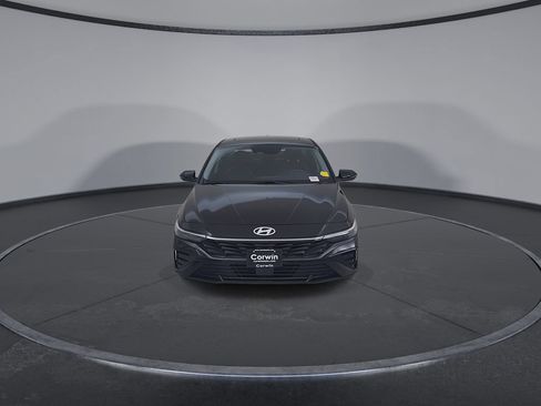 Used 2025 Hyundai Elantra Limited FWD image 6