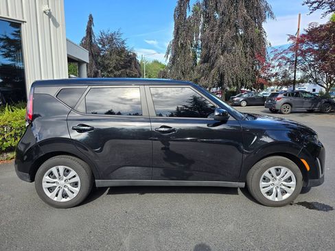 Certified 2025 Kia Soul LX FWD image 3