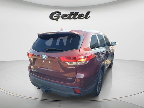 Used 2017 Toyota Highlander XLE image 3