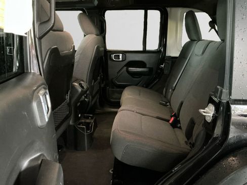 Used 2024 Jeep Wrangler Unlimited Rubicon image 13