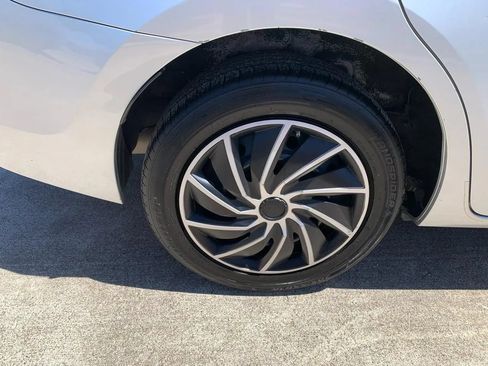 Used 2015 Toyota Corolla LE FWD image 24