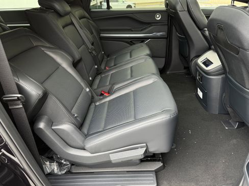 New 2026 Lincoln Navigator L Reserve AWD/4WD image 12