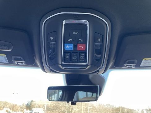 Used 2023 Jeep Grand Cherokee Limited w/ Luxury Tech Group II image 24