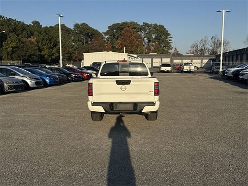 Used 2024 Nissan Frontier SV w/ SV Convenience Package image 6