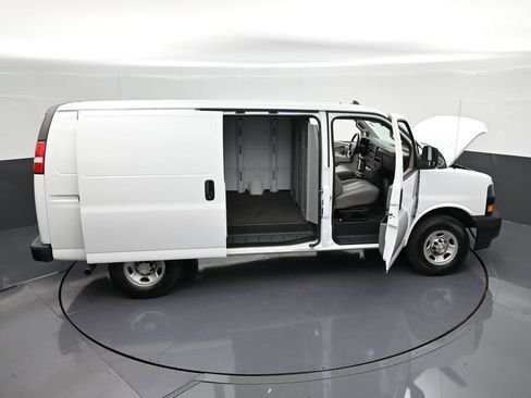 Used 2022 Chevrolet Express 3500 w/ Driver Convenience Package RWD image 27