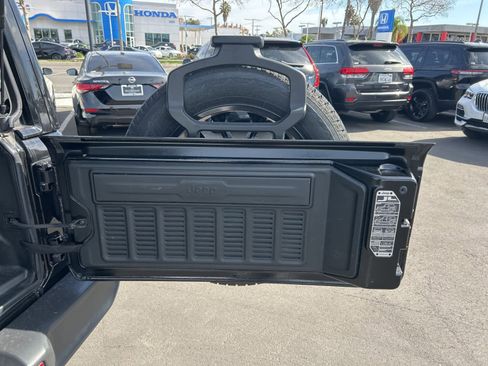 Used 2023 Jeep Wrangler Sahara image 34