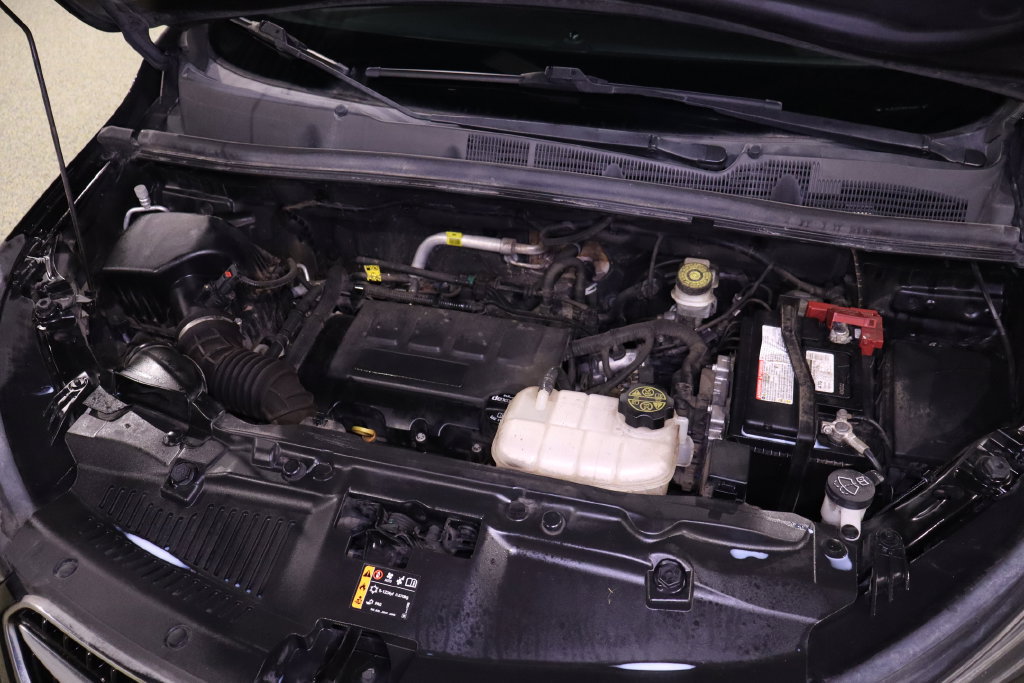 Used 2021 Buick Encore Preferred FWD image 30