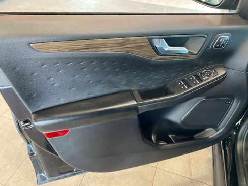 Used 2020 Ford Escape Titanium image 17