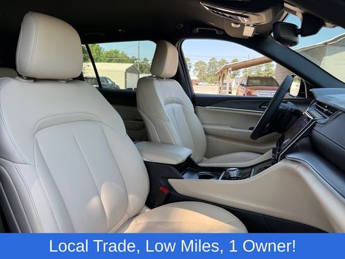 Used 2024 Jeep Grand Cherokee L Limited w/ Black Appearance Package RWD image 18