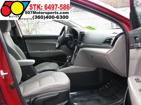 Used 2017 Hyundai Elantra SE image 26