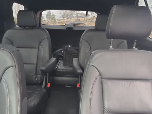 Used 2023 Chevrolet Traverse LT w/ LT Premium Package image 8