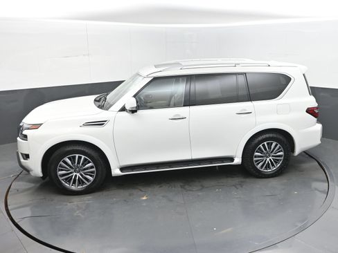 Used 2024 Nissan Armada SL w/ Captain's Chairs Package RWD image 33