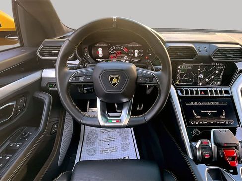 Used 2022 Lamborghini Urus AWD/4WD image 6