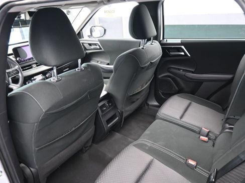 Used 2023 Mitsubishi Outlander ES image 35