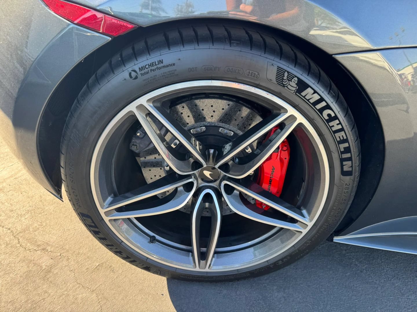 Used 2019 McLaren 570S Spider RWD image 43