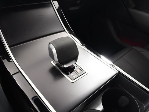 New 2026 Land Rover Range Rover Velar Dynamic SE image 33