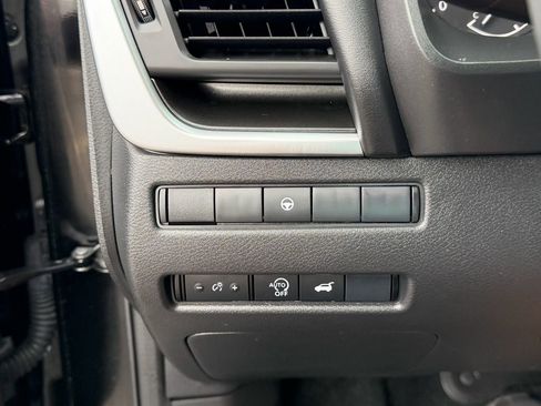 Certified 2025 Nissan Rogue SV FWD image 24