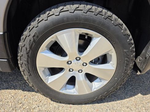 Used 2011 Subaru Outback 3.6R Limited AWD/4WD image 37