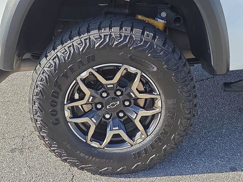 Used 2024 Chevrolet Colorado ZR2 w/ ZR2 Convenience Package III image 7