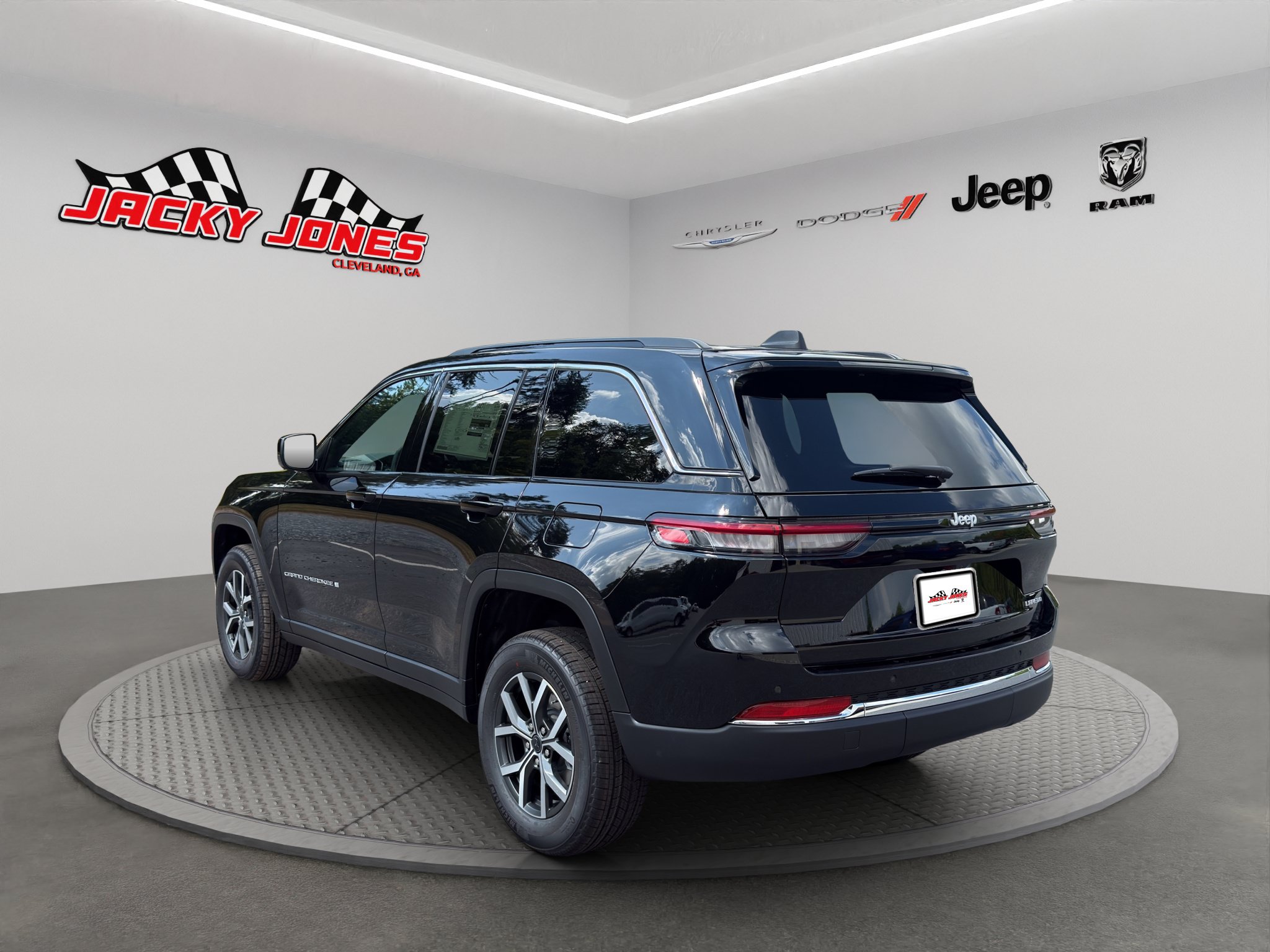 New 2027 Jeep Grand Cherokee Laredo X RWD image 6
