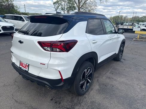 Used 2023 Chevrolet TrailBlazer RS w/ Sun and Liftgate Package AWD/4WD image 3