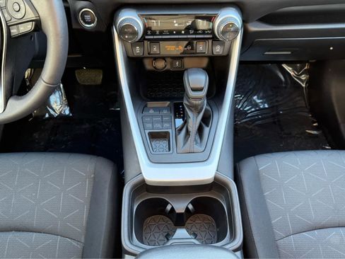 Used 2021 Toyota RAV4 XLE w/ Convenience Package image 21